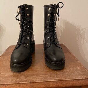 Mickael Kors Leather boots